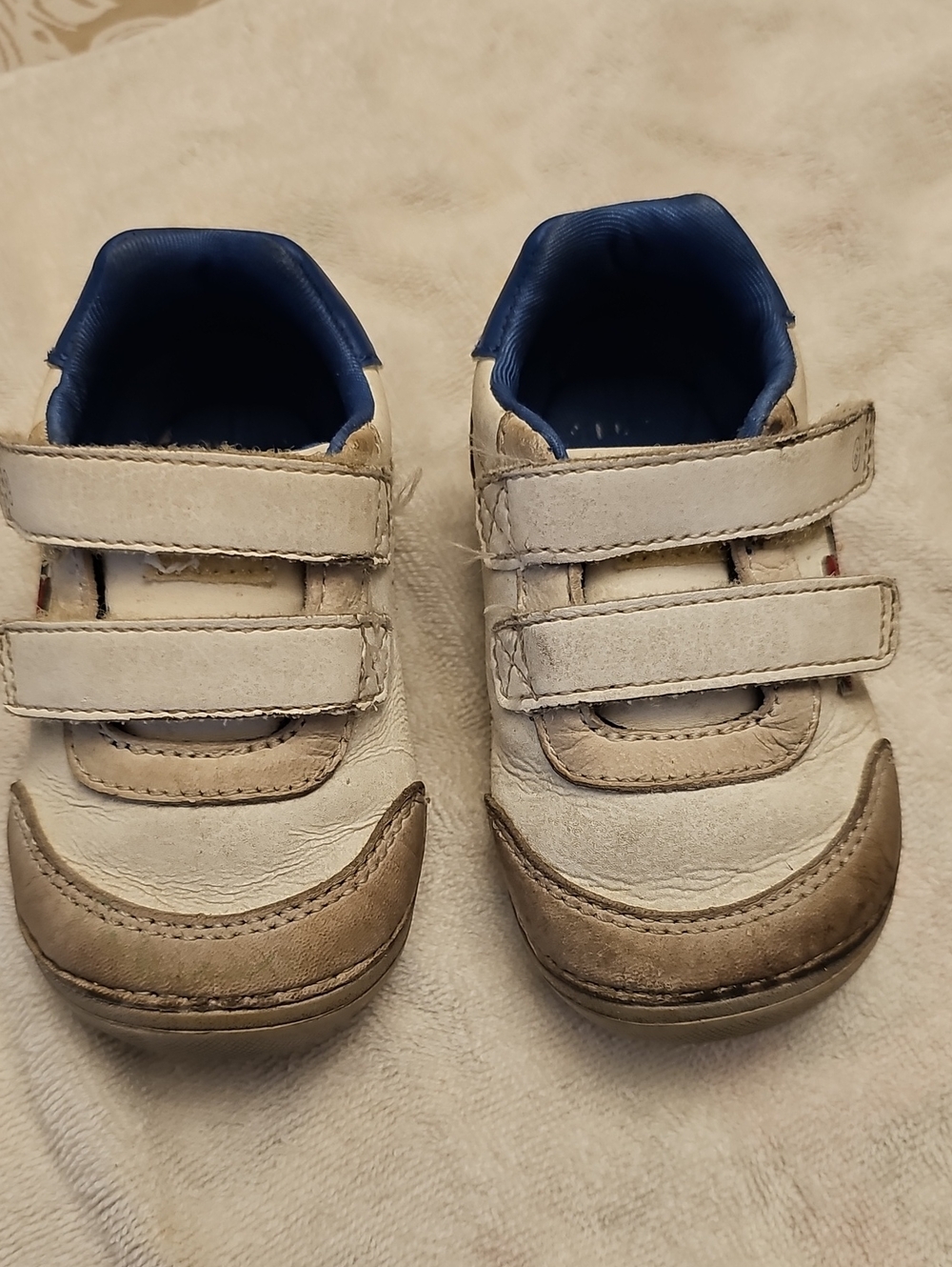 Stride Rite White SNEAKERS SZ 5.5 WIDE